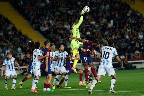 Real Sociedad's goalkeeper make a save